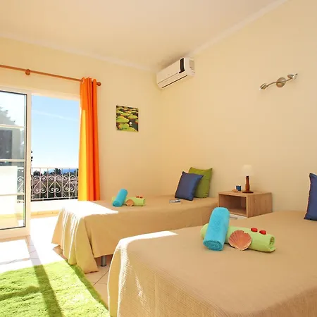 Bella Vista - Moradia Elegante Com Piscina Aquecivel E Jacuzzi Na Gale, Albufeira